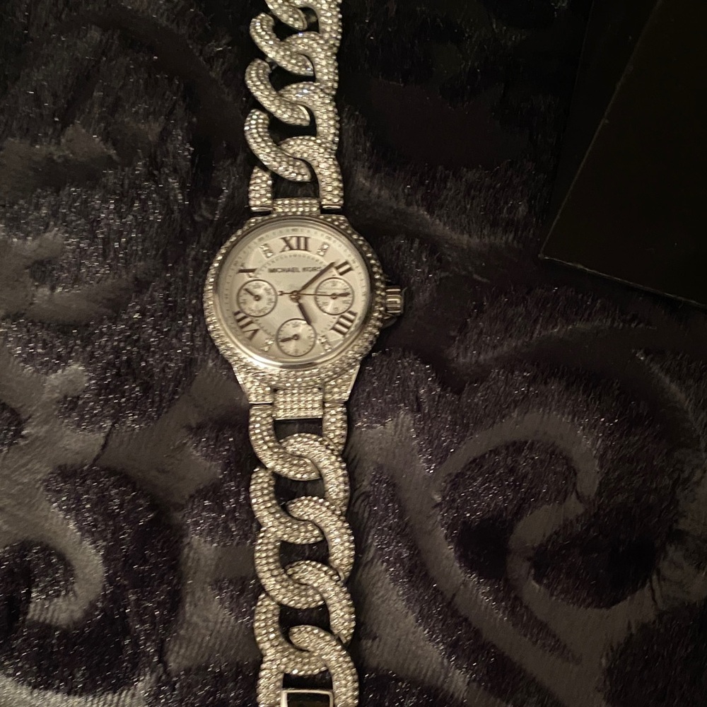 Michael Kors Silver Crystal-Accented Chain-Link Watch🌺🍒🍒